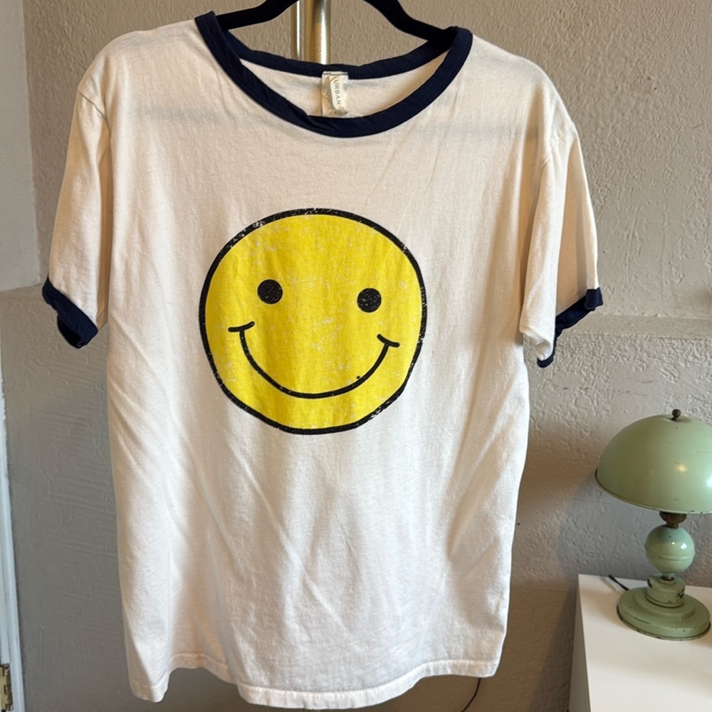 NWOT Smiley Ringer Tee Size Medium - Picture 4 of 8